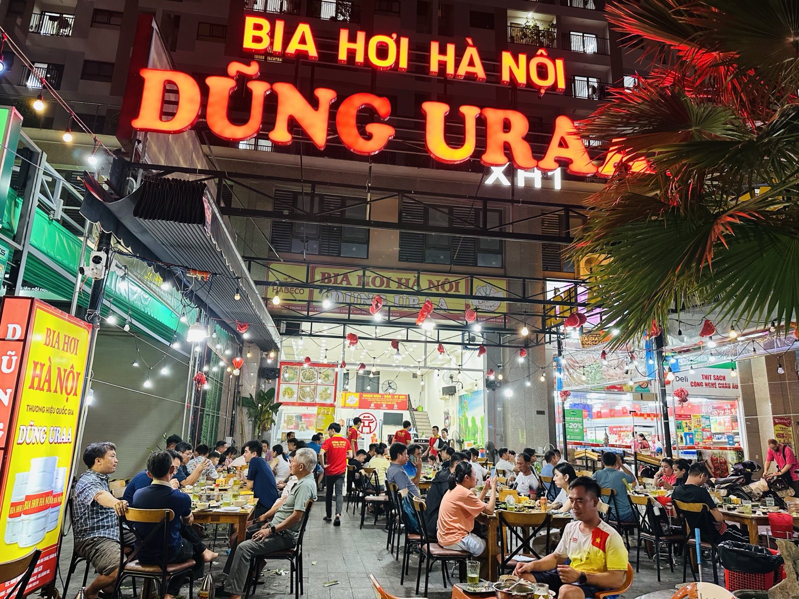 Không gian nhà hàng DŨNG URAA